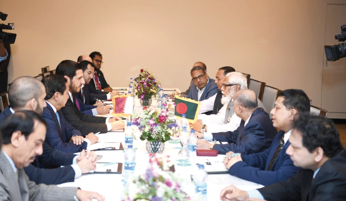 Minister of Commerce and Industry, H E Sheikh Mohammed bin Hamad bin Qassim Al Thani with Industrial and Investment Affairs Advisor to the Prime Minister of Bangladesh, H E Salman F Rahman; State Minister of Commerce of Bangladesh, H E Ahsanul Islam Titu and other officials.