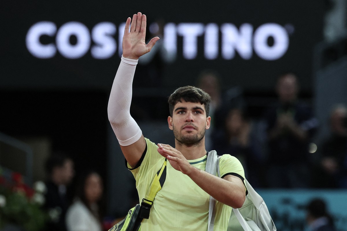 Spain's Carlos Alcaraz gestures after losing against Russia's Andrey Rublev during the 2024 ATP Tour Madrid Open tournament quarter-final tennis match at Caja Magica in Madrid on May 1, 2024. (Photo by Thomas COEX / AFP)