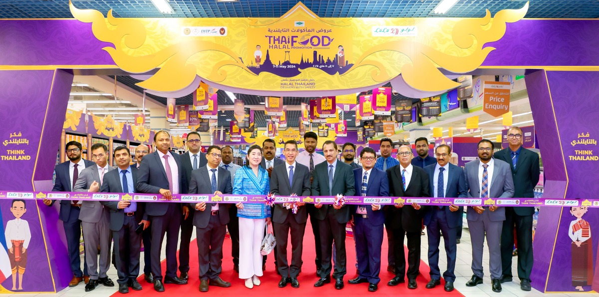 Ambassador of Thailand to Qatar H E Sira Swangsilpa, and Regional Director of Lulu Hypermarket Qatar Shaijan MO with other official and guests during the event.