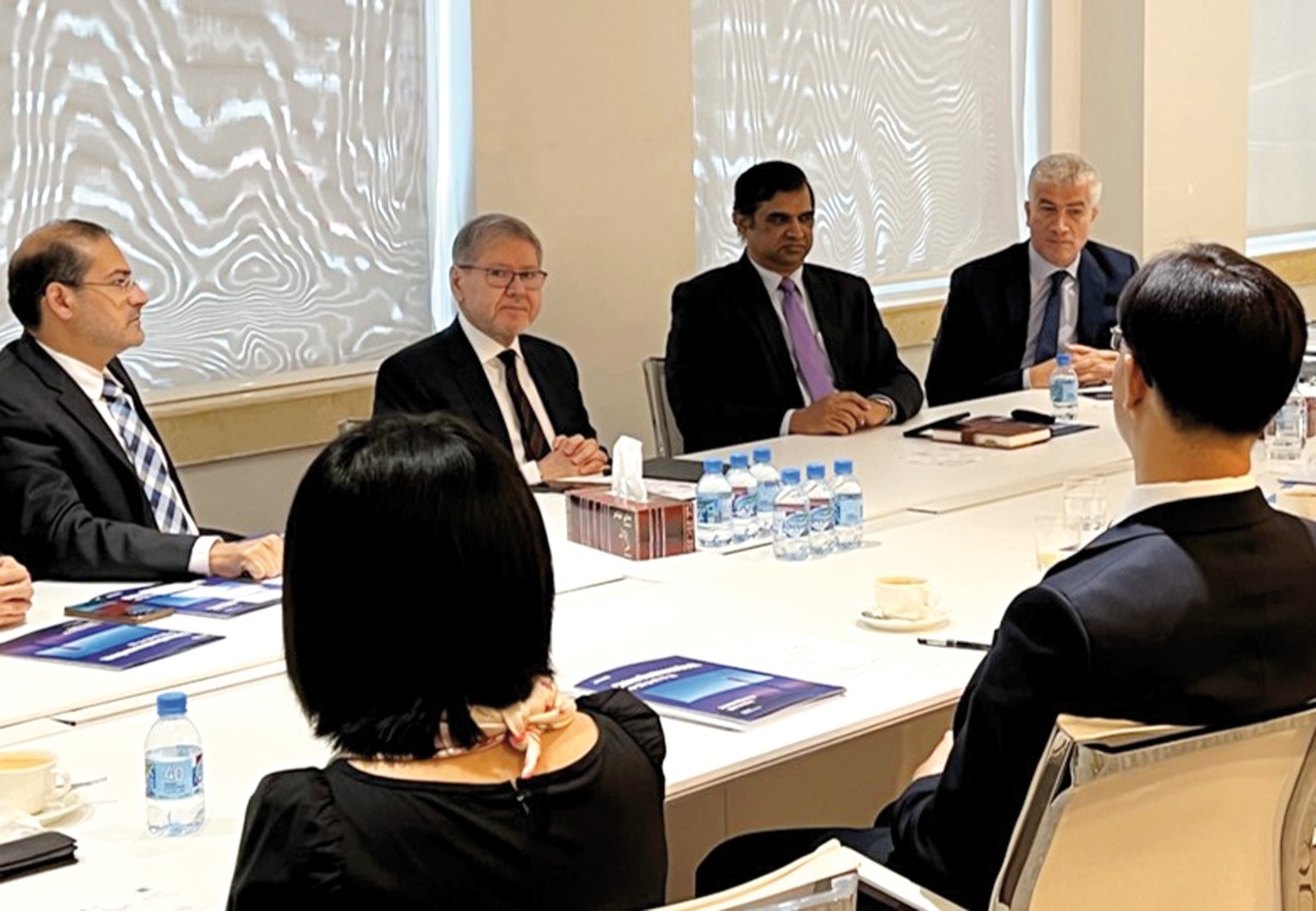 KPMG and SMCC officials taking part in the event.