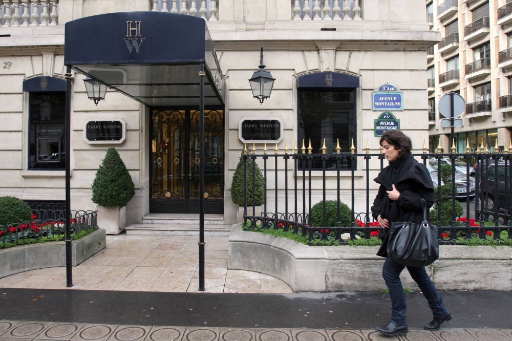 (Files) A woman walks in front of the ultra-luxury jewellery house Harry Winston on December 5, 2008, in Paris. (Photo by Patrick Kovarik / AFP)