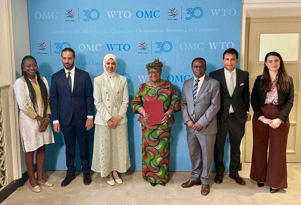 Qatar’s Permanent Representative to the United Nations Office at Geneva H E Dr. Hind bint Abdulrahman Al Muftah, Director General of WTO H E Ngozi Okonjo-Iweala, Qatar’s office Manager at WTO and other economic organisations in Geneva Ahmed Essa Al Sulaiti with other officials.