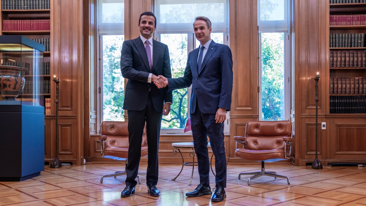 Amir H H Sheikh Tamim bin Hamad Al Thani and Prime Minister of the Hellenic Republic H E Kyriakos Mitsotakis in Athens yesterday.