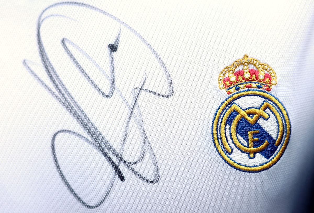 This photograph shows an autograph signed by France's forward Kylian Mbappe on a real madrid jersey worn by a fan ahead of a training session, as part of the team's preparation for upcoming UEFA Euro 2024 Football Championship, in Clairefontaine-en-Yvelines on May 30, 2024. The UEFA Euro 2024 championship will take place from June 14 to July 14, 2024 in Germany. (Photo by FRANCK FIFE / AFP)