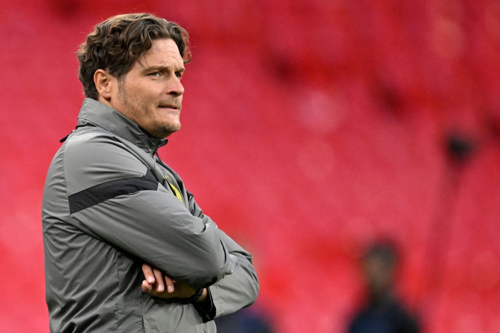 Dortmund's German head coach Edin Terzic heads a training session at Wembley stadium, in London, on May 31, 2024 on the eve of their UEFA Champions League final football match against Real Madrid. (Photo by Ina Fassbender / AFP)