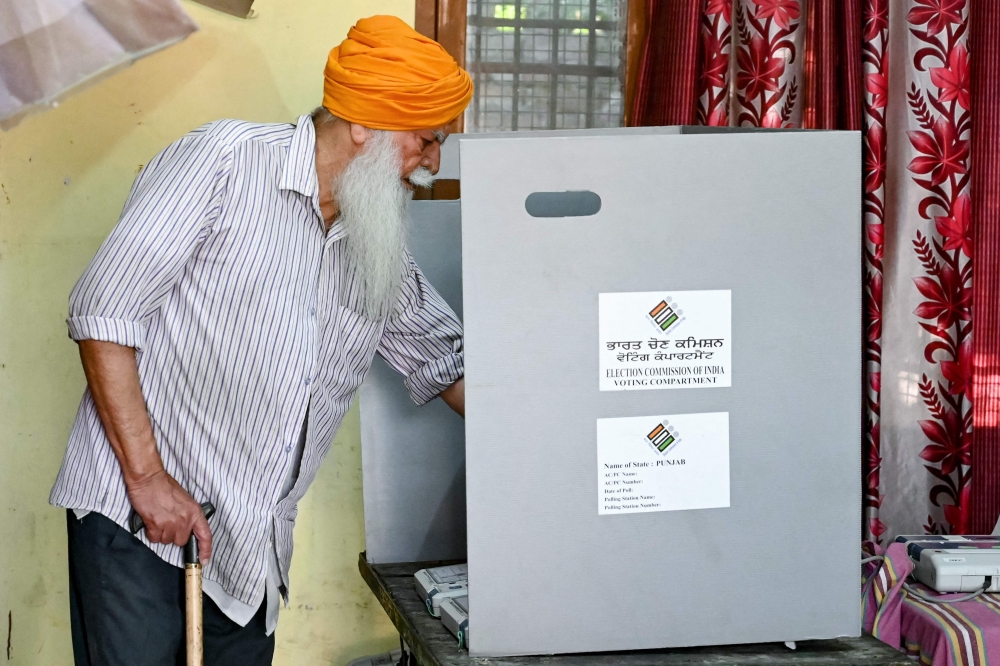 A man casts his ballot to vote at a polling station in Amritsar on June 1, 2024, during the seventh and final phase of voting in India's general election. Photo by Narinder NANU / AFP.
