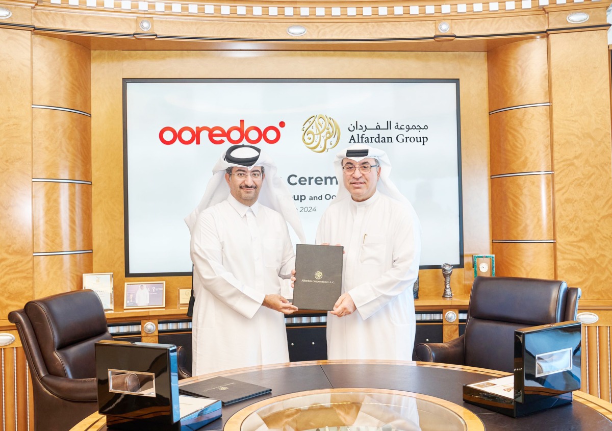 Sheikh Ali bin Jabor Al Thani, CEO of Ooredoo Qatar, and Omar Hussain Alfardan, President and CEO of Alfardan Group during the signing ceremony.