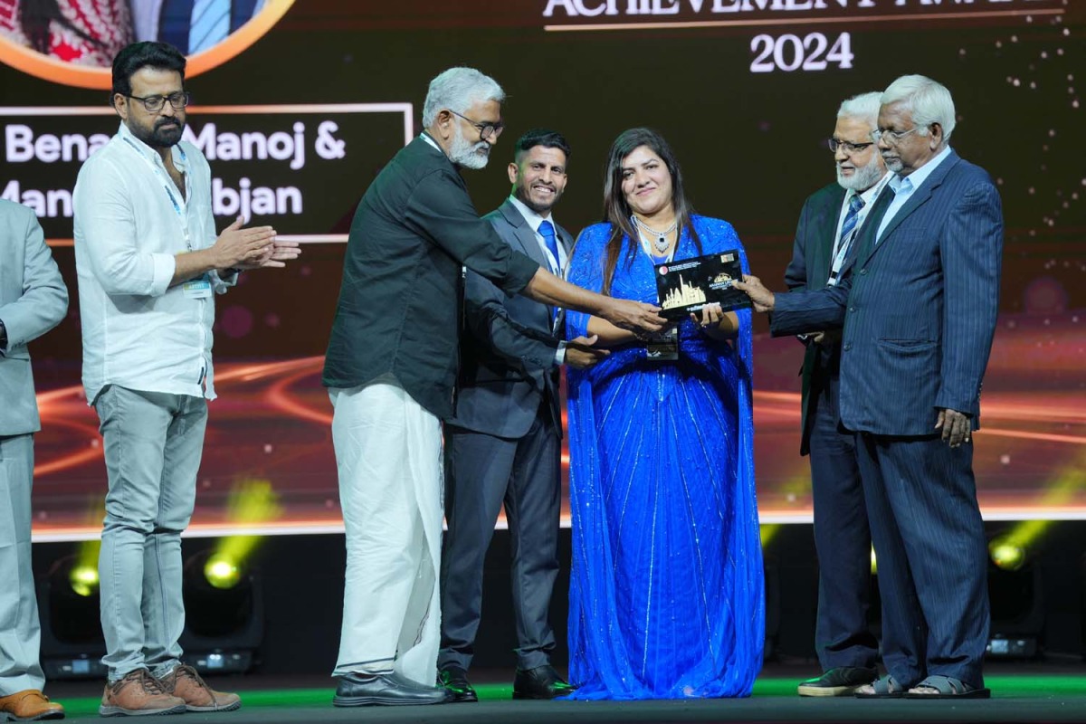 Benazir Manoj and Manoj Sahibjan receiving Arabian Legacy Excellence Award from Madhyamam Chief Editor O Abdurahiman and VK Hamza Abbas and prominent malayalam film director Blessy and Salim Ahmed.