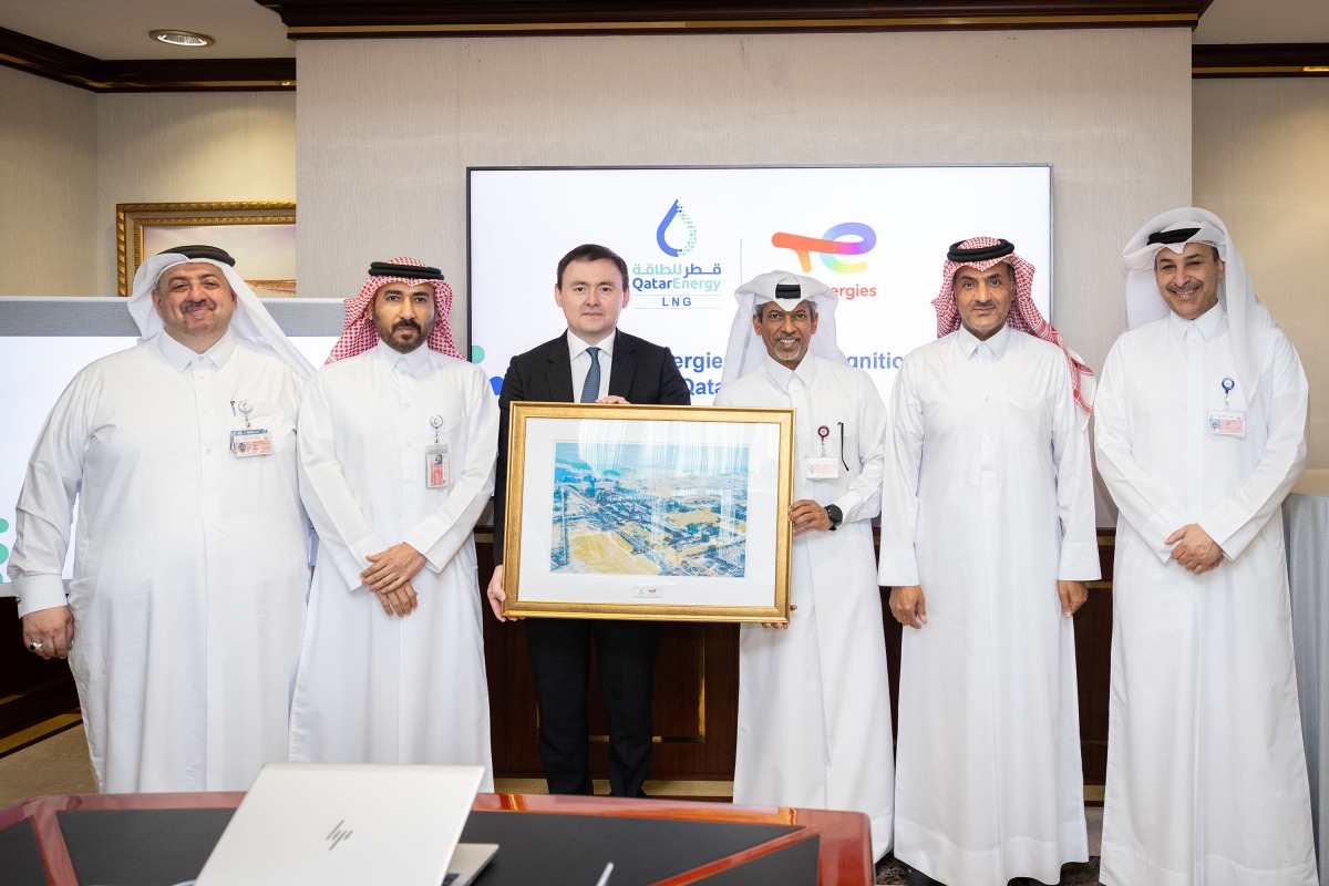 Officials pose for a group photo.