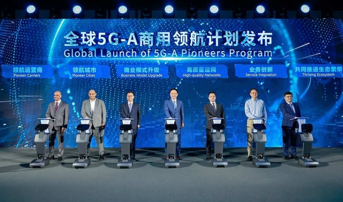 Huawei and its operator partners jointly announce the 5G-A Pioneers Program at MWC Shanghai 2024.