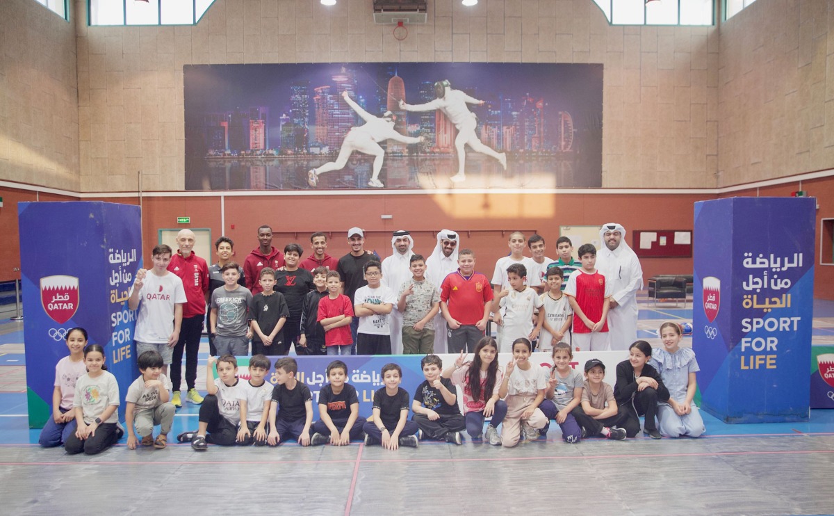 The participants pose for a photo with officials.