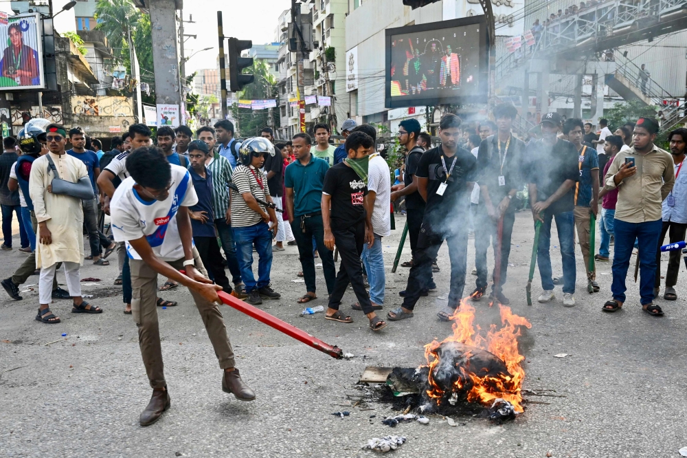 Anti-quota protesters and students backing the ruling Awami League party clash in Dhaka on July 16, 2024. (Photo by Munir Uz Zaman / AFP)

