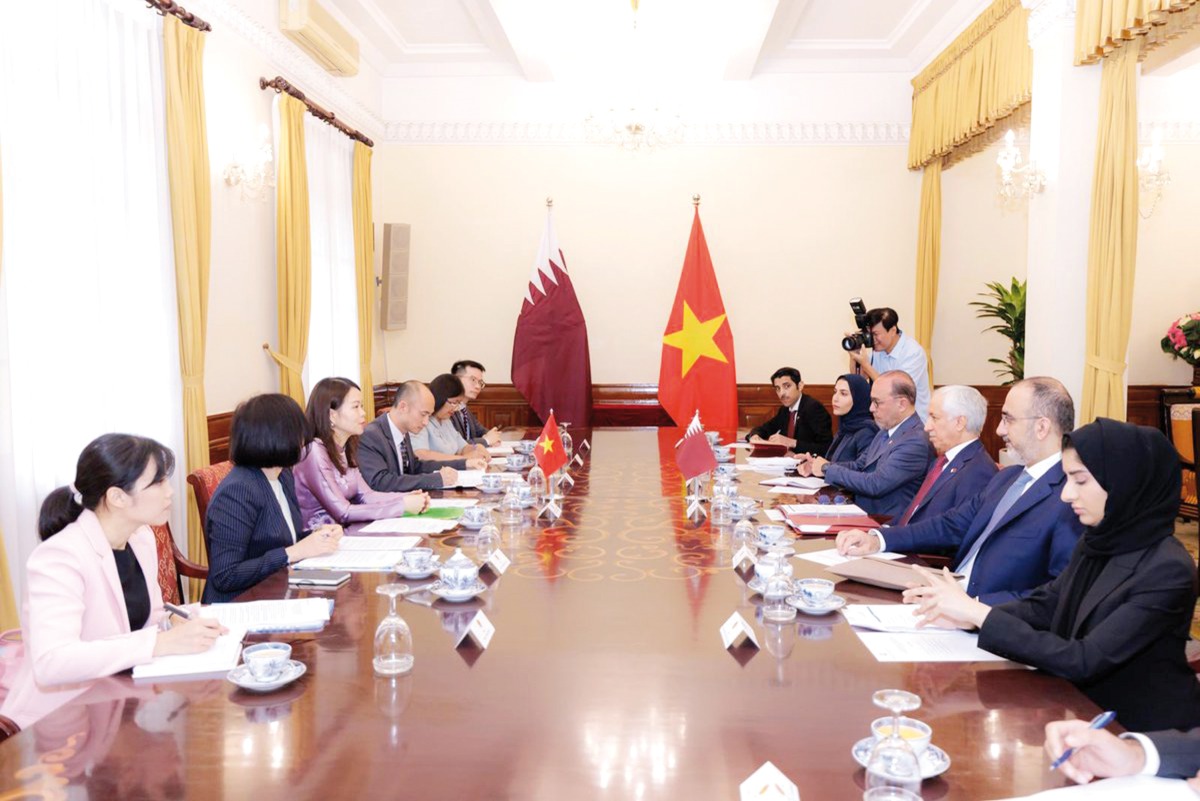 Minister of State for Foreign Affairs H E Sultan bin Saad Al Muraikhi along with members of Qatari delegation taking part in the meeting.   
