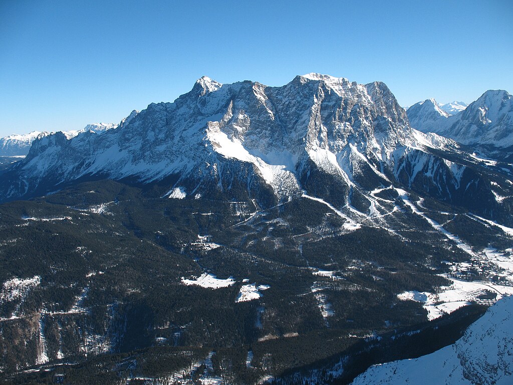 A Wikimedia Commons picture of Zugspitze in the middle 
