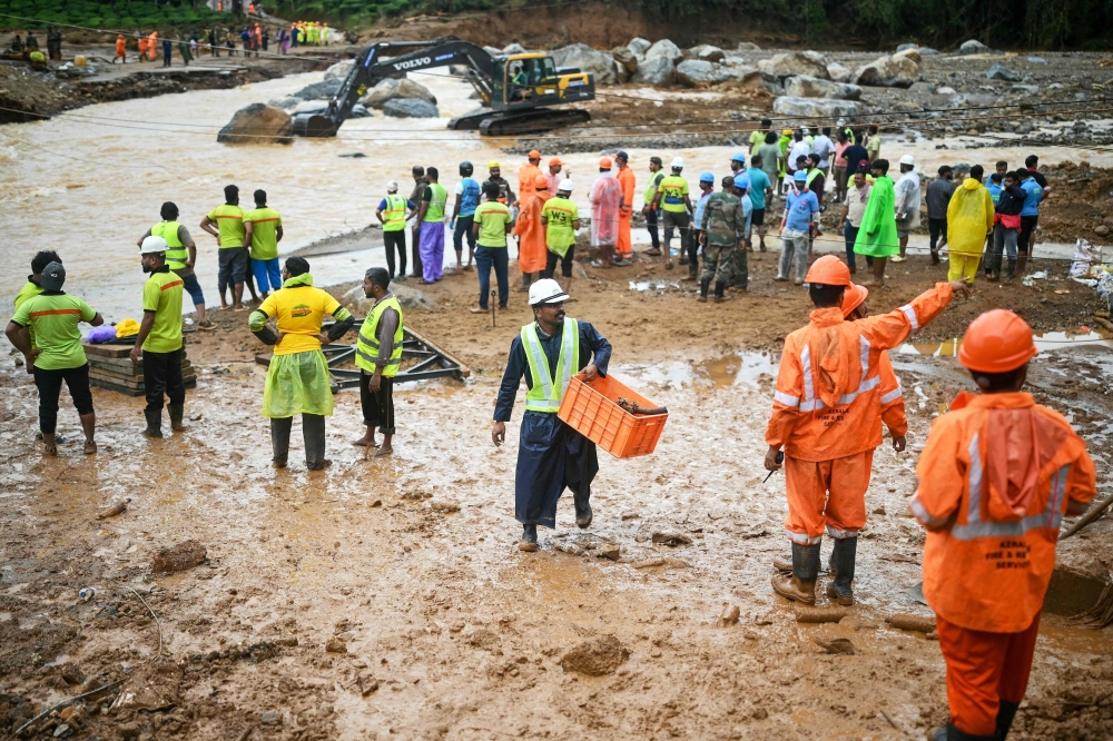 Relief personnel conduct a search and rescue operation after landslides in Wayanad on July 31, 2024. (Photo by Idrees Mohammed / AFP)