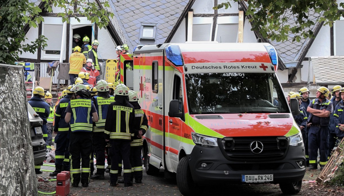 Video grab taken from a video footage shows rescuers helping people out of a hotel that partly collapsed on August 7, 2024 in Kroev, western Germany. Photo by NonStopNews / AFP.
