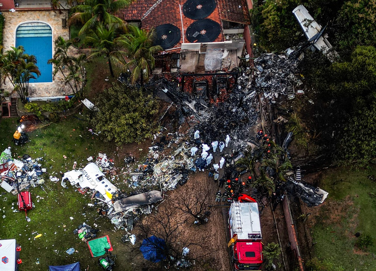 This photo shows an aerial view of the wreckage of an airplane that crashed with 61 people on board in Vinhedo, SAO PAULO State, Brazil, on August 10, 2024.(Photo by Nelson ALMEIDA / AFP)
