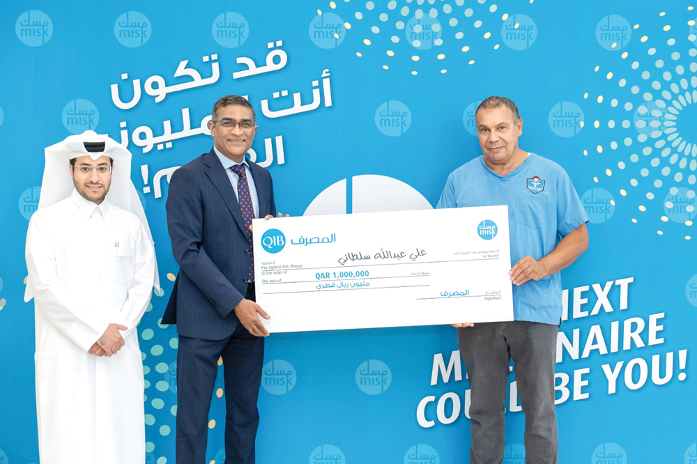 QIB officials presenting the award to a winner.