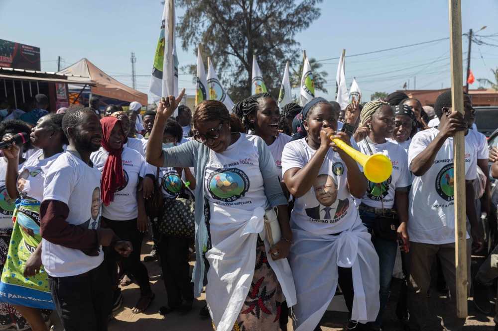 Supporters of the Mozambique Democratic Movement (MDM) gather during a campaign rally in support of their presidential candidate Lutero Simango during the first day of the 2024 presidential campaign ahead of October 9, 2024 National Election in the Matola neighborhood of Maputo on August 24, 2024. (Photo by ALFREDO ZUNIGA / AFP)
