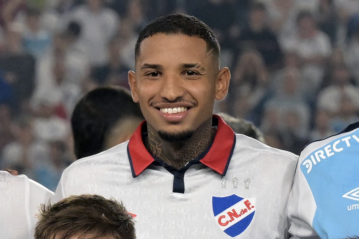 (FILES) Nacional's defender Juan Manuel Izquierdo poses for the team photo during the Copa Libertadores third round second leg football match between Uruguay's Nacional and Bolivia's Always Ready at the Gran Parque Central stadium in Montevideo, on March 14, 2024. (Photo by EITAN ABRAMOVICH / AFP)
