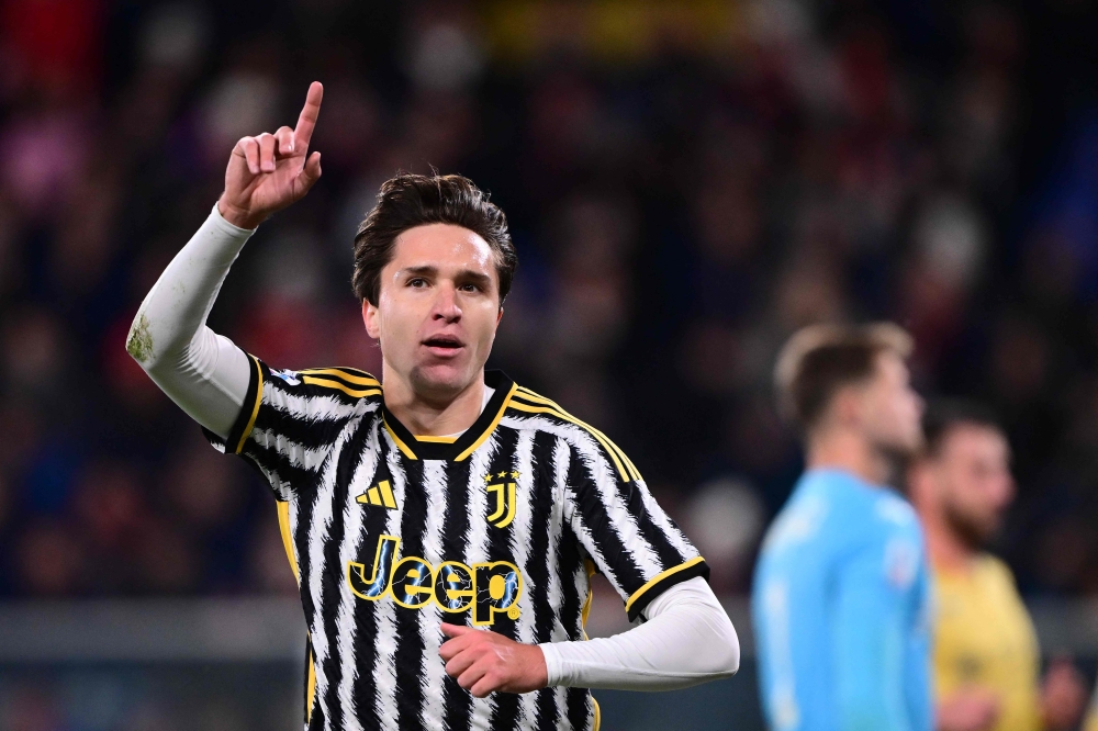 (FILES) Juventus' Italian forward #07 Federico Chiesa celebrates after scoring a penalty during the Italian Serie A football match between Genoa and Juventus at the Luigi Ferraris stadium, on December 15, 2023. (Photo by Marco BERTORELLO / AFP)
