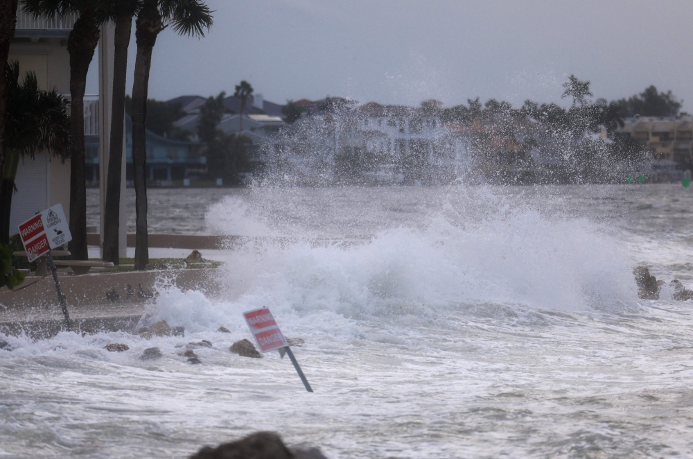  Waves from the Gulf of Mexico crash on shore as Hurricane Helene churns offshore on September 26, 2024 in St. Pete Beach, Florida. Photo by JOE RAEDLE / GETTY IMAGES NORTH AMERICA / Getty Images via AFP