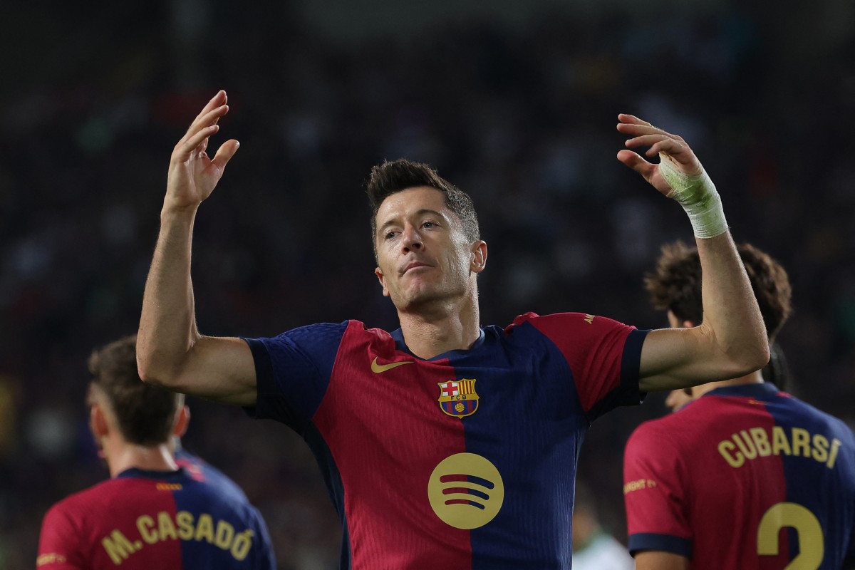 Barcelona's Polish forward #09 Robert Lewandowski celebrates after scoring his team's first goal during the Spanish league football match between FC Barcelona and Getafe CF at the Estadi Olimpic Lluis Companys in Barcelona on September 25, 2024. Photo by LLUIS GENE / AFP.