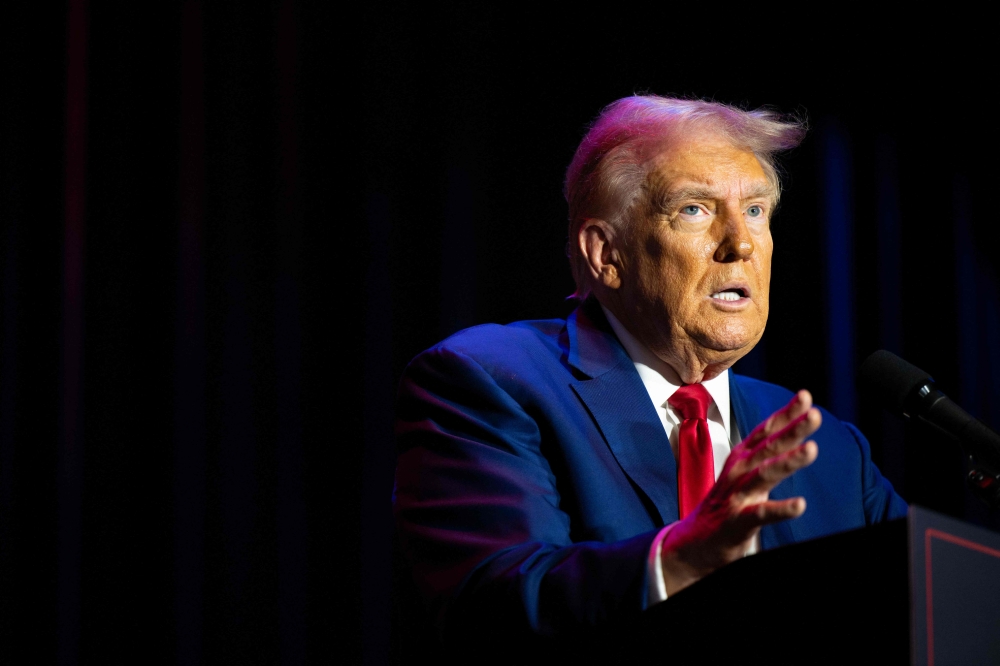 Republican presidential nominee, former U.S. President Donald Trump speaks to attendees during a campaign rally at the Prairie Du Chien Area Arts Center on September 28, 2024 in Prairie du Chien, Wisconsin. (Photo by Brandon Bell / GETTY IMAGES NORTH AMERICA / Getty Images via AFP)
