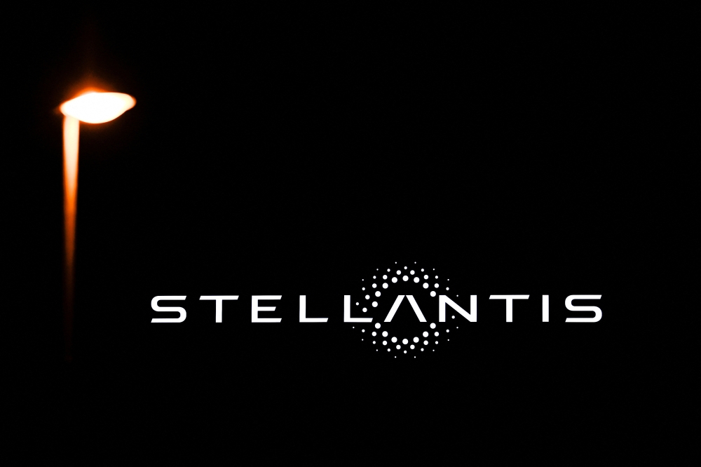 The logo of Stellantis is seen on a company's building in Velizy-Villacoublay near Paris, France, February 23, 2022. File Photo / Reuters

