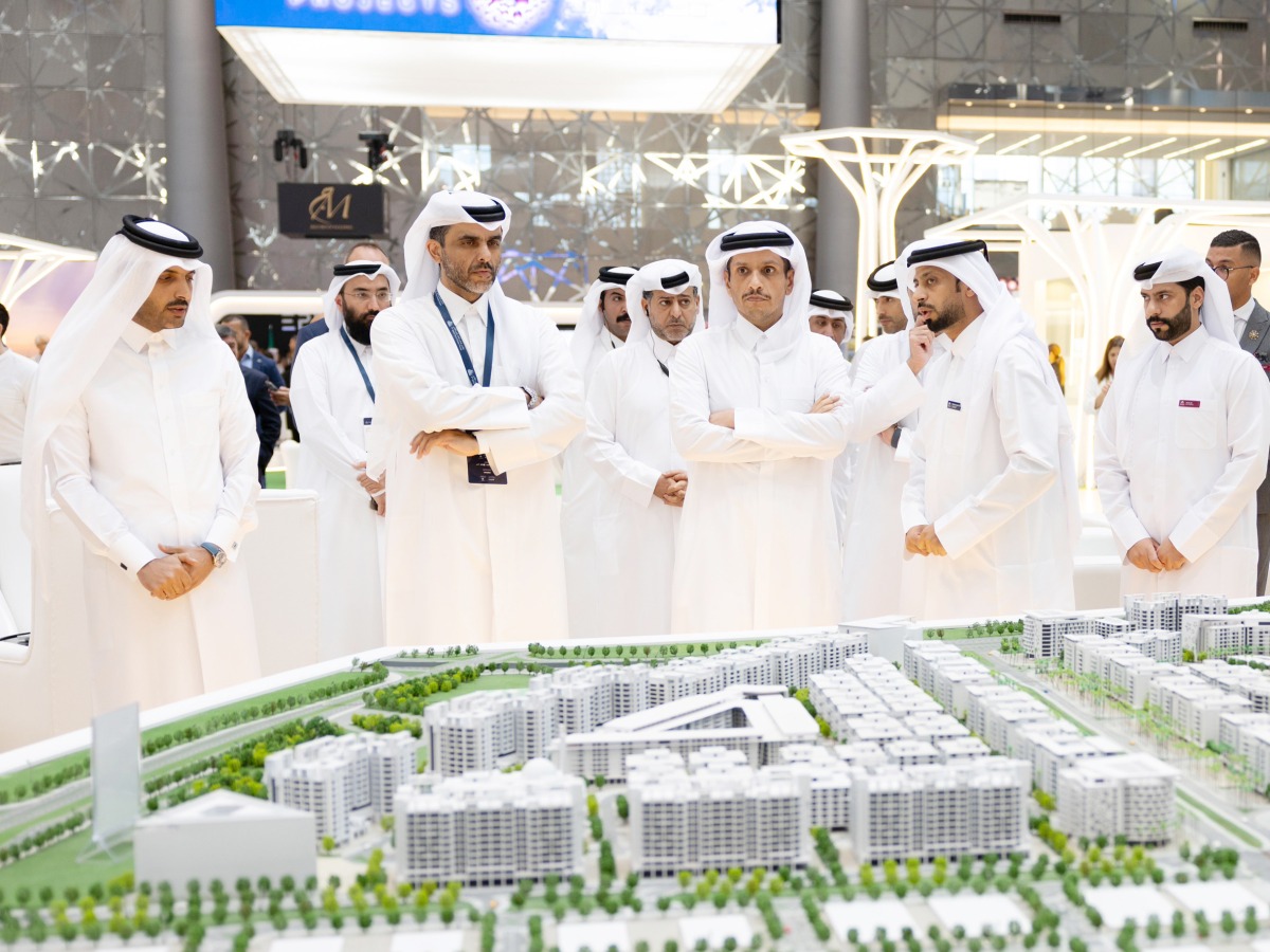 Prime Minister and Minister of Foreign Affairs H E Sheikh Mohammed bin Abdulrahman bin Jassim Al Thani listening to the briefing about one of the projects by an official during his visit to the 2nd edition of the Qatar Real Estate Forum