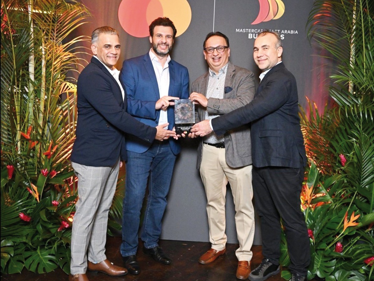 EGM and Head of Retail Banking of Commercial Bank, Shahnawaz Rashid; Head of Cards Issuance, Products and Portfolio of Commercial Bank, Srikumar Chandrot receiving the award during the Mastercard East Arabia Business Forum held in Singapore