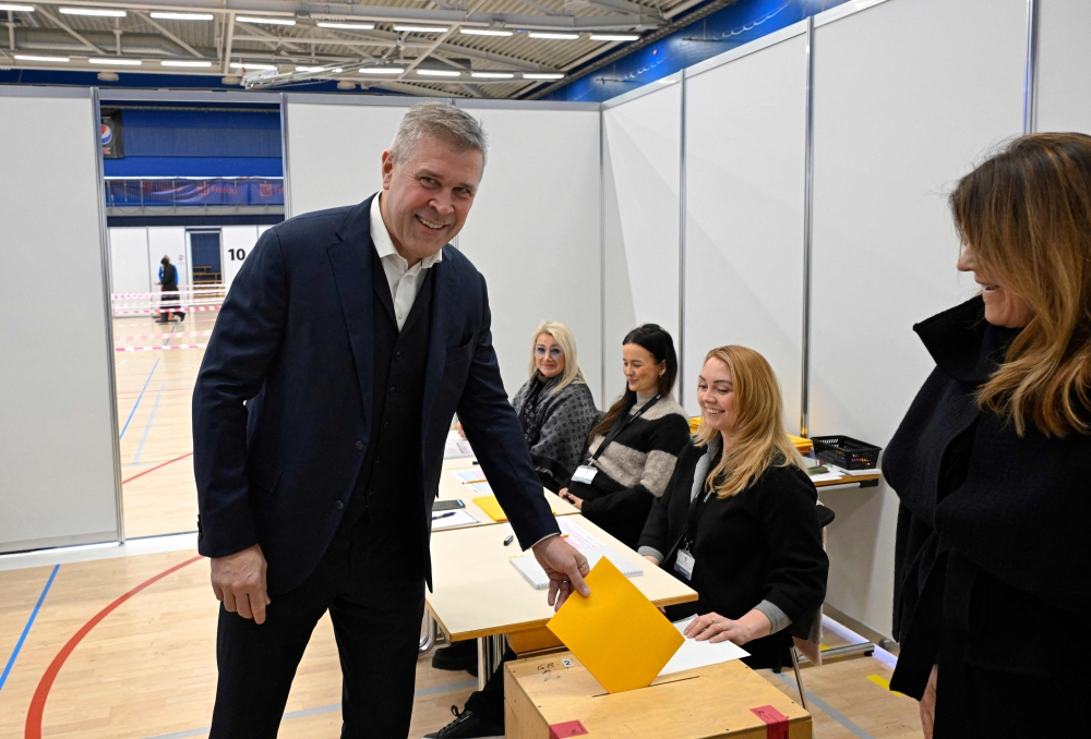 Iceland's Prime Minister and Leader of the Independence party Bjarni Benediktsson casts his ballot during the parliamentary election in Reykjavik on November 30, 2024. Photo by Halldor Kolbeins / AFP
 