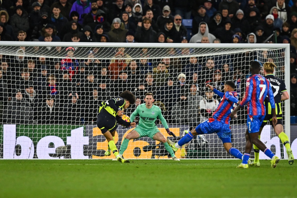 Manchester City's English defender #82 Rico Lewis (L) shoots the ball and scores his team second goal past Crystal Palace's English goalkeeper #01 Dean Henderson during the English Premier League football match between Crystal Palace and Manchester City at Selhurst Park in south London on December 7, 2024. (Photo by Glyn KIRK / AFP) 