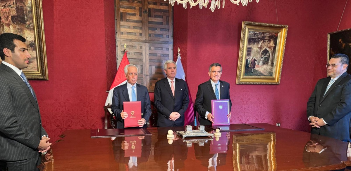Minister of State for Foreign Affairs H E Sultan bin Saad Al Muraikhi and Peruvian officials at the signing of a cooperation agreement between Qatar's Diplomatic Institute and the Diplomatic Academy of Peru. 
