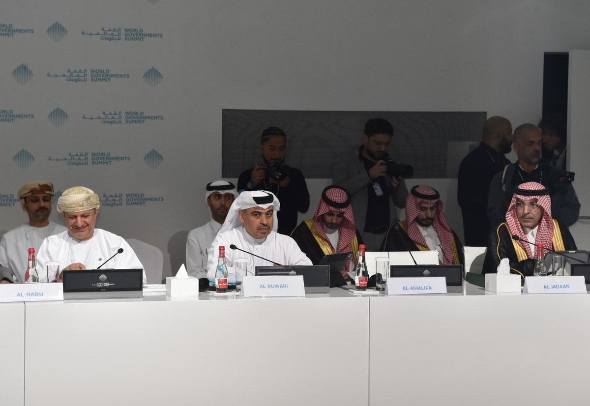 Minister of Finance H E Ali bin Ahmed Al Kuwari with other Ministers and dignitaries during 
a discussion session at the 2025 World Government Summit in Dubai.