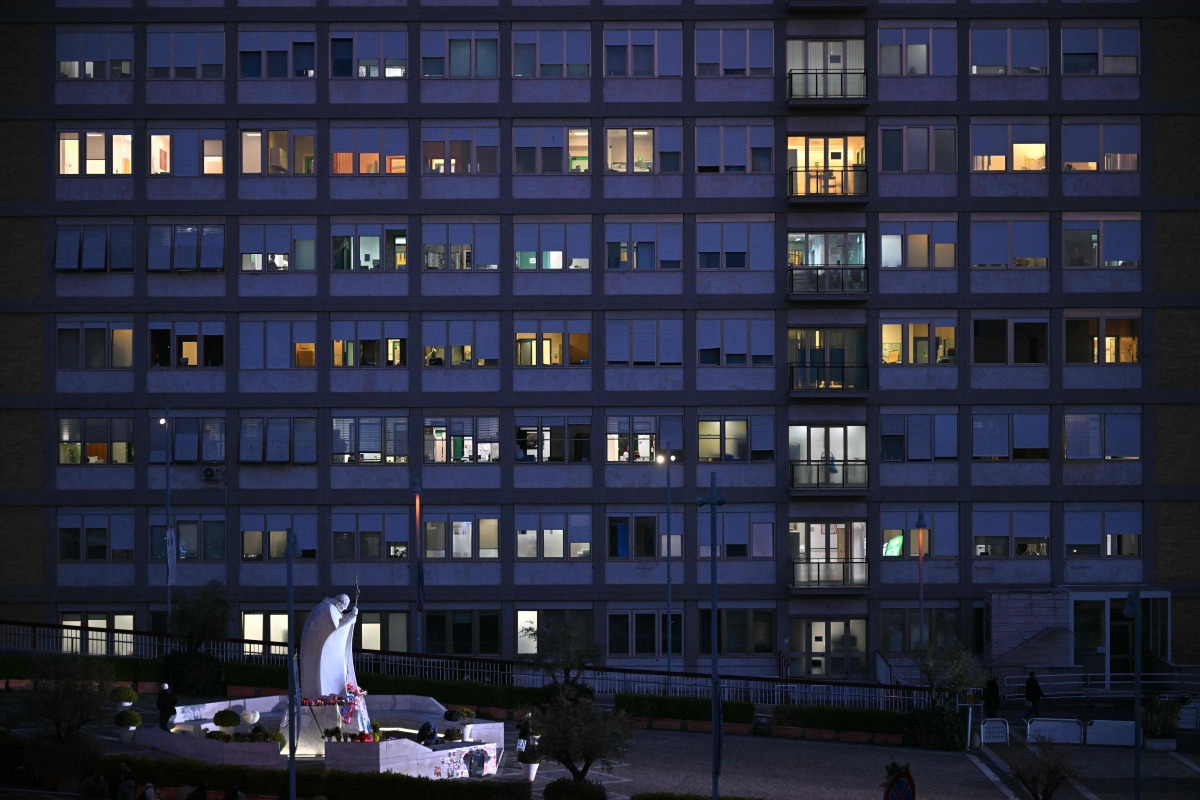 A general view shows the Gemelli University Hospital where Pope Francis is hospitalized with pneumonia, in Rome on March 7, 2025. (Photo by Alberto PIZZOLI / AFP)
