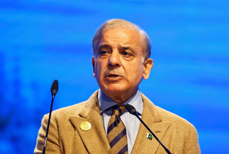 Pakistan's Prime Minister Shehbaz Sharif speaks during the COP27 climate summit in Egypt's Red Sea resort of Sharm el-Sheikh, Egypt, November 8, 2022. (REUTERS/Thaier Al-Sudani)

