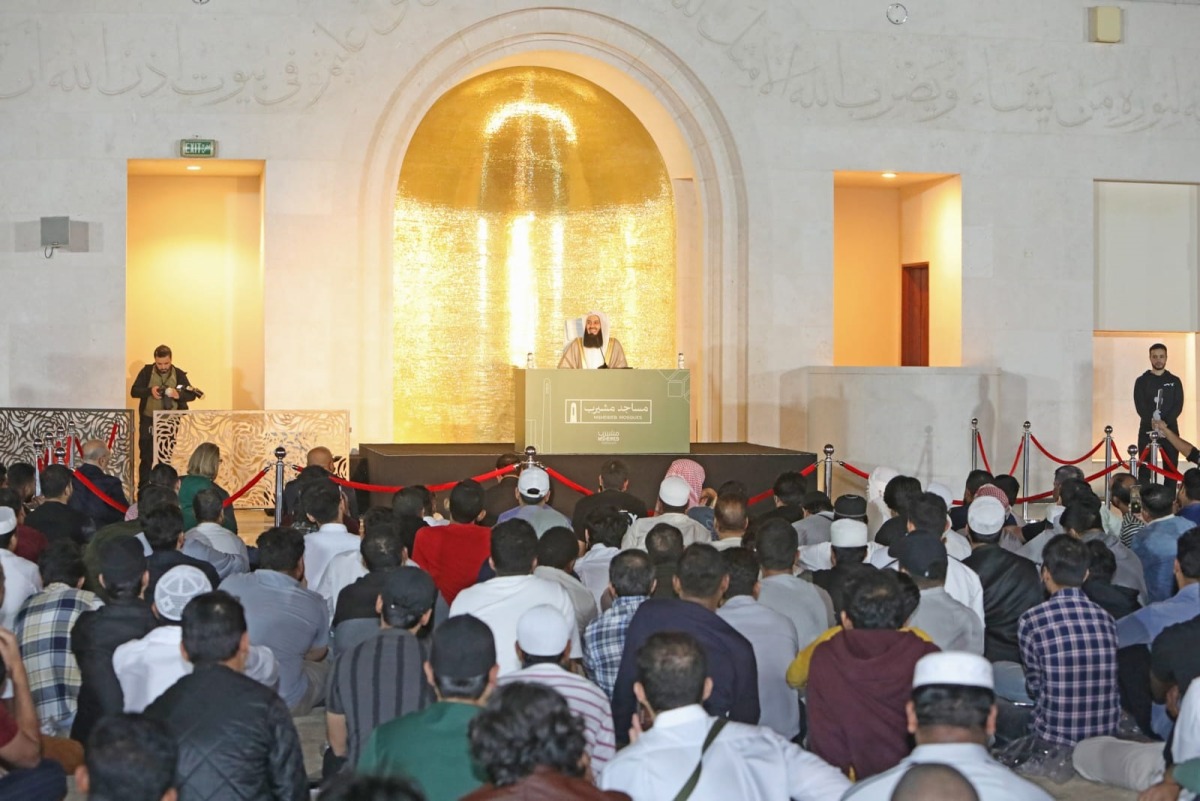 Mufti Ismail Menk delivering the lecture.