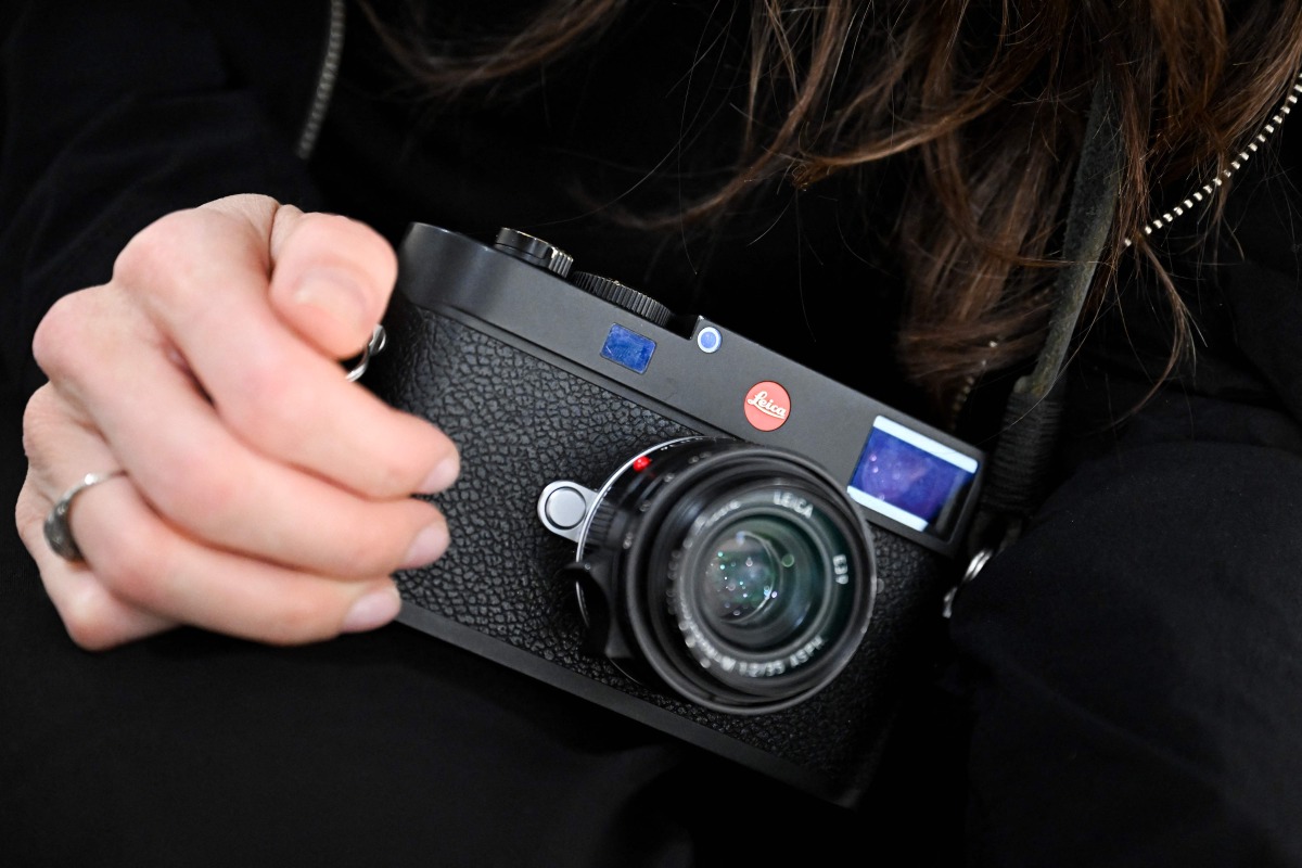 German photographer Franziska Stuenkel holds an M11 Leica camera during an interview with AFP in Frankfurt am Main, western Germany, on March 28, 2025. Photo by Kirill KUDRYAVTSEV / AFP