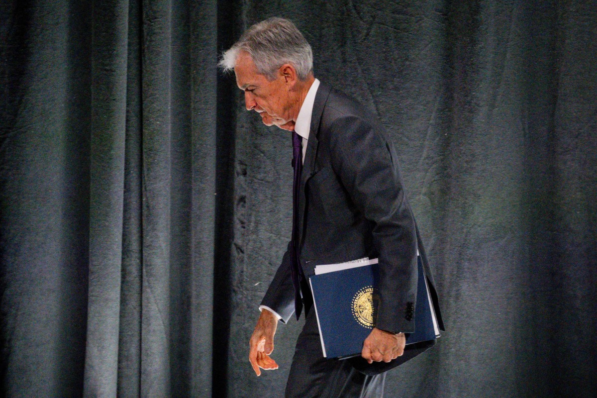Federal Reserve Chair Jerome Powell departs after speaking with Dr. Raghuram Rajan, a Professor of Finance at the University of Chicago's Booth School, during an Economic Club of Chicago event on April 16, 2025 in Chicago, Illinois. (Photo by Vincent Alban / GETTY IMAGES NORTH AMERICA / Getty Images via AFP)
