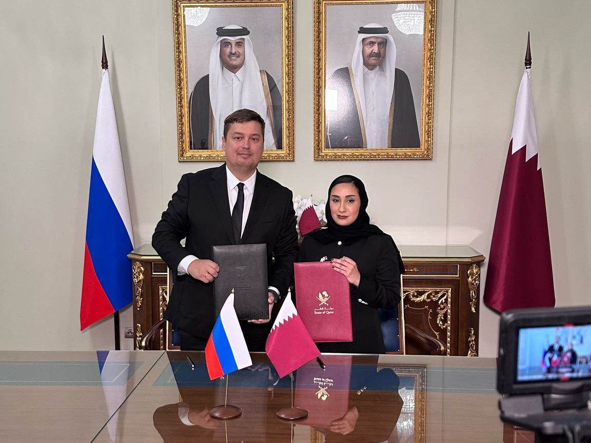 UDST Director of Partnerships and Engagement Najla Al Naemi (right) and Deputy Director of Innopolis University Aleksei Pavlov during the event.