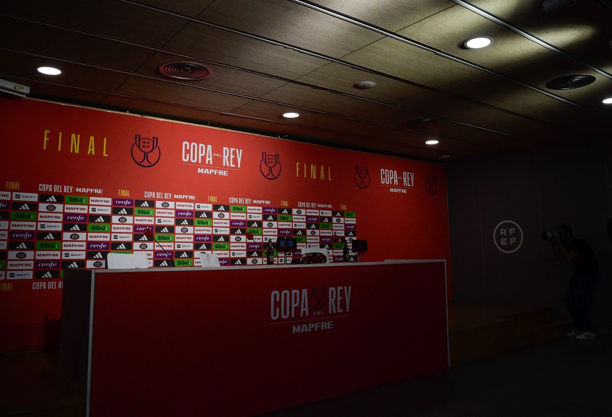 The empty press conference tribune is seen as Real Madrid decides not to attend a press conference at La Cartuja stadium on the eve of their Spanish Cup (King's Cup) final between FC Barcelona and Real Madrid CF in Seville, on April 25, 2025. (Photo by CRISTINA QUICLER / AFP)
