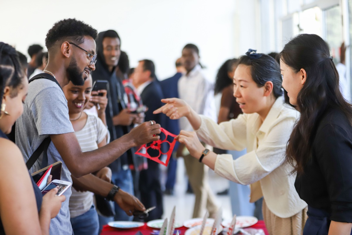 Ethiopian students communicate with Chinese teachers at the celebration of the United Nations Chinese Language Day in Addis Ababa, capital of Ethiopia, on April 25, 2025. (Xinhua/Michael Tewelde)
