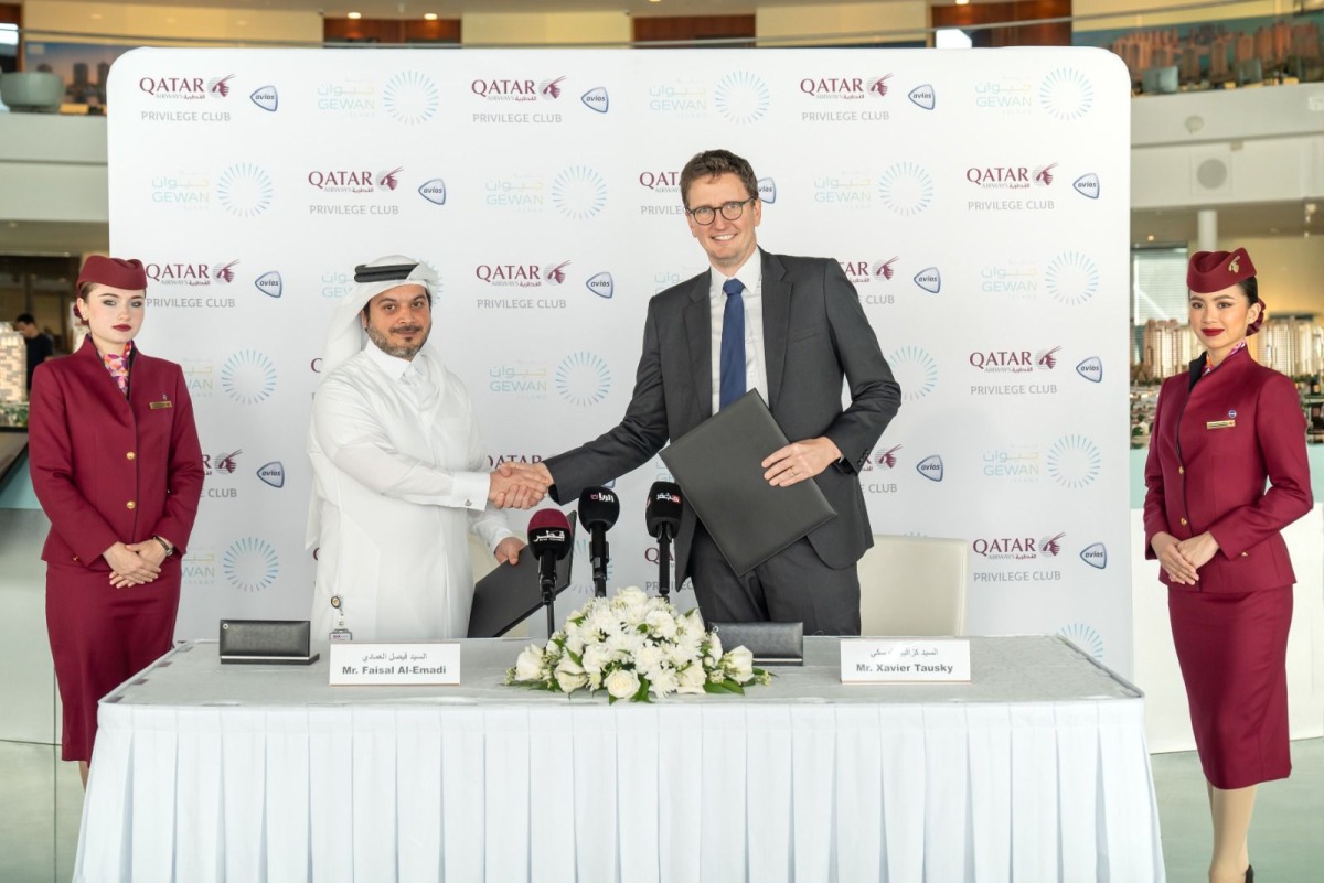Faisal Nasser Al-Emadi, Executive Director of Commercial at United Development Company and Qatar Airways Senior Vice President Business-to-Consumer, Christophe Guittard during the signing ceremony. 