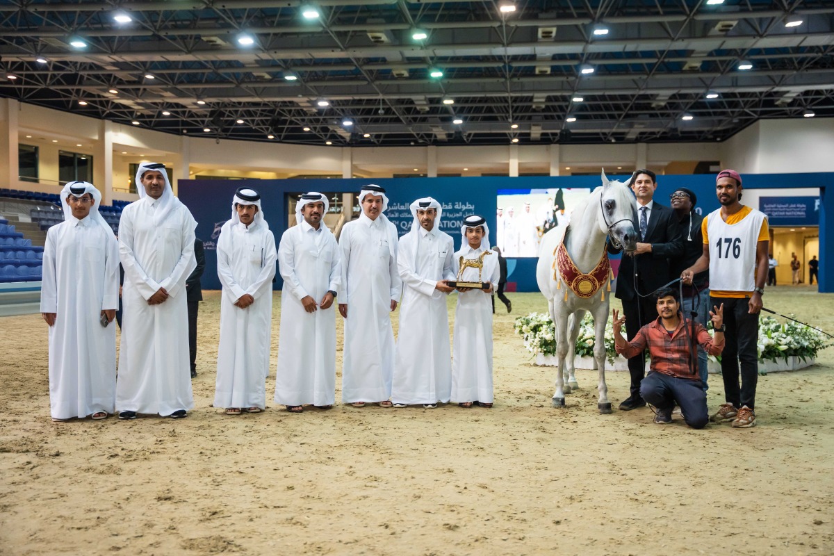 The connections of Talal Al Waab pose for a group photo after their win. PIC: Juhaim/QREC