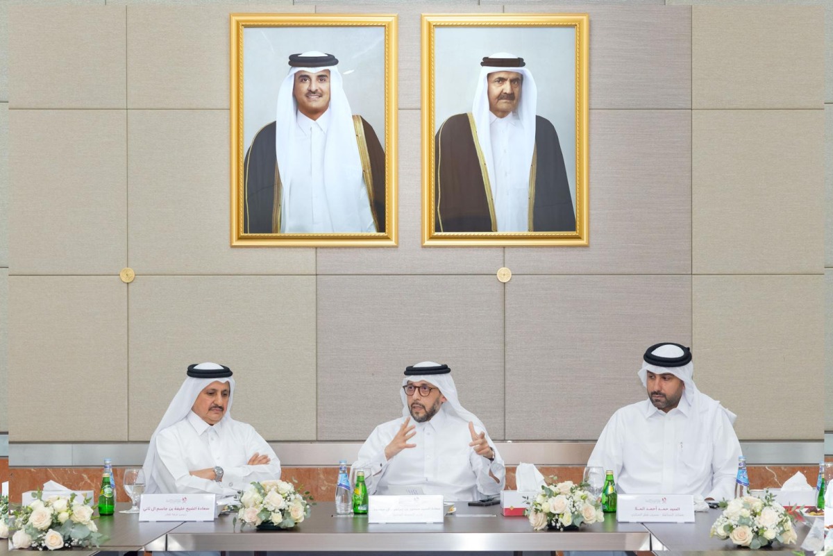  Minister of Public Health H E Mansoor bin Ebrahim Al Mahmoud  with other officials during the meeting.