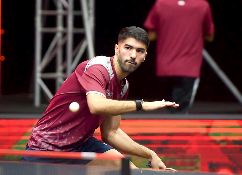 Qatar’s Mohammed Abdulwahhab returns the ball to New Zealand’s Alfred Dela Pena.