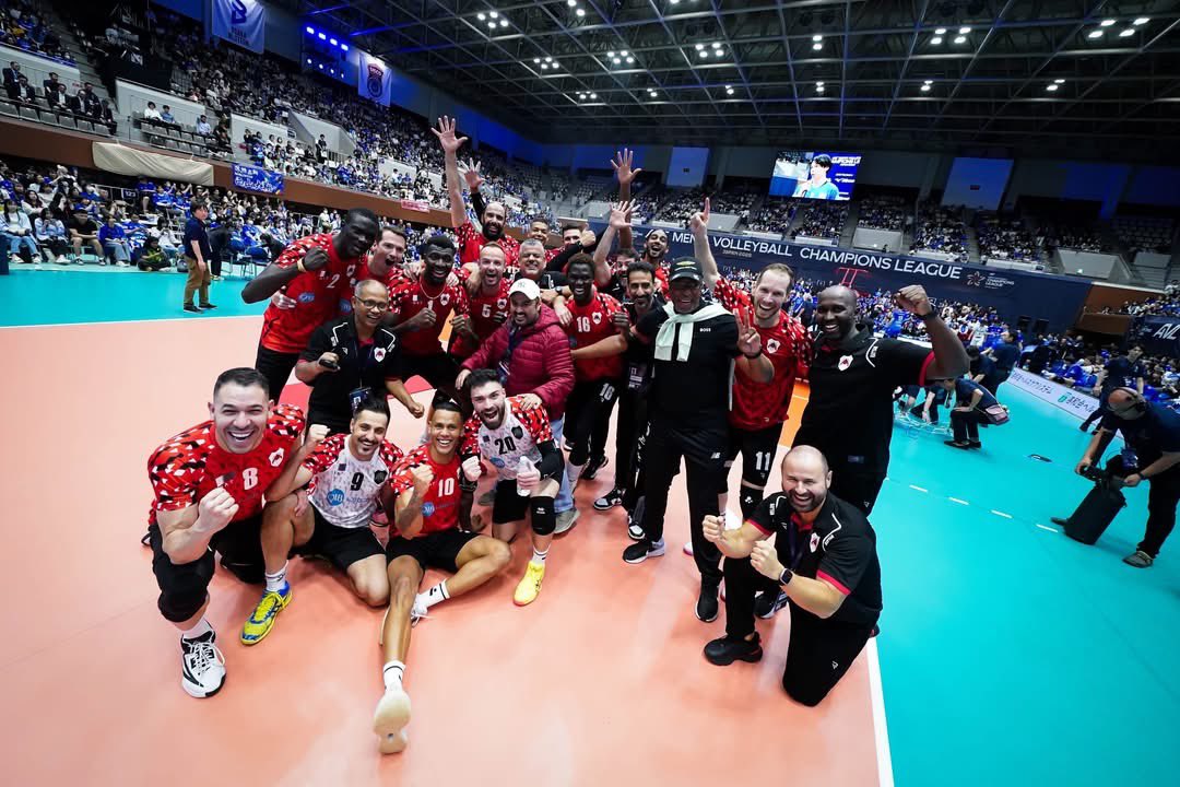 Al Rayyan players celebrate after winning the title.