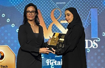 Al Meera official receiving the award.