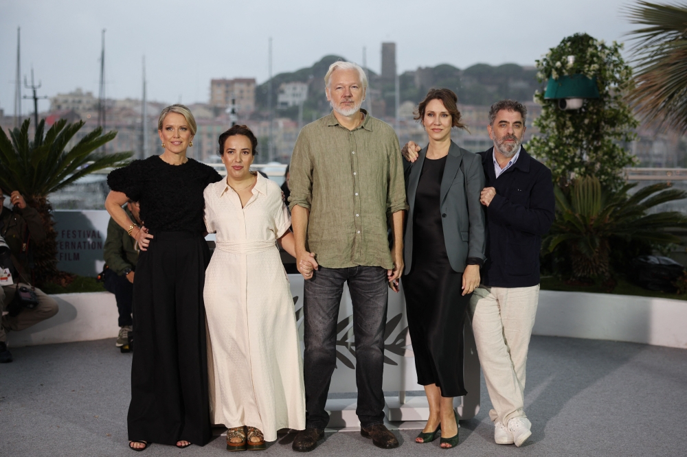 (From L) Australian human rights lawyer and barrister Jennifer Robinson, Swedish-Spanish lawyer Stella Assange, Australian publisher, activist Julian Assange, British-French producer Kathleen Fournier and US filmmaker Eugene Jarecki pose during a photocall for the film 